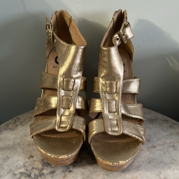 GUESS gold Sandals cork wedges size 7.5 - Picture 2 of 6